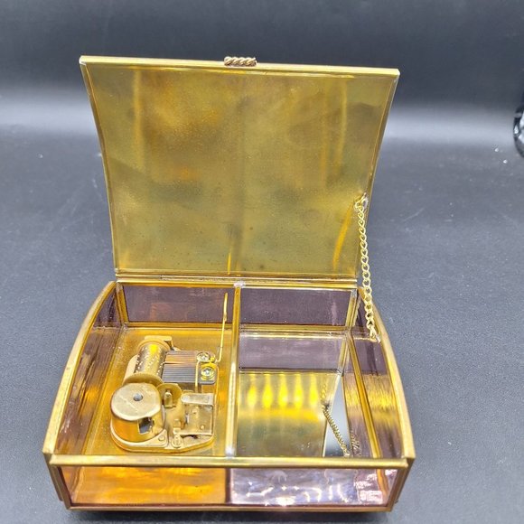 VINTAGE VIA VERMONT LTD GLASS & BRASS GIRL FLOWERS BIRD MUSIC JEWELRY BOX - Picture 8 of 14